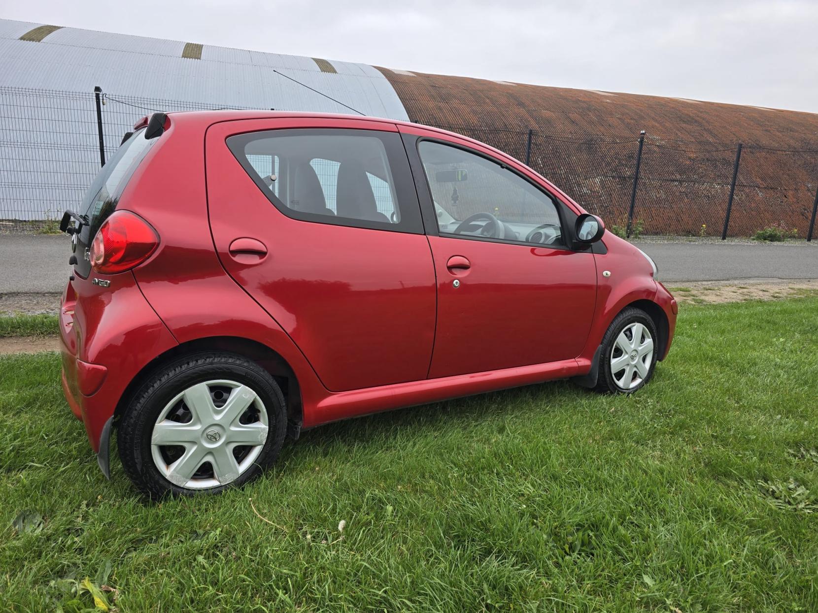 Toyota AYGO 1.0 VVT-i Ice Hatchback 5dr Petrol Manual Euro 5 (67 ps)