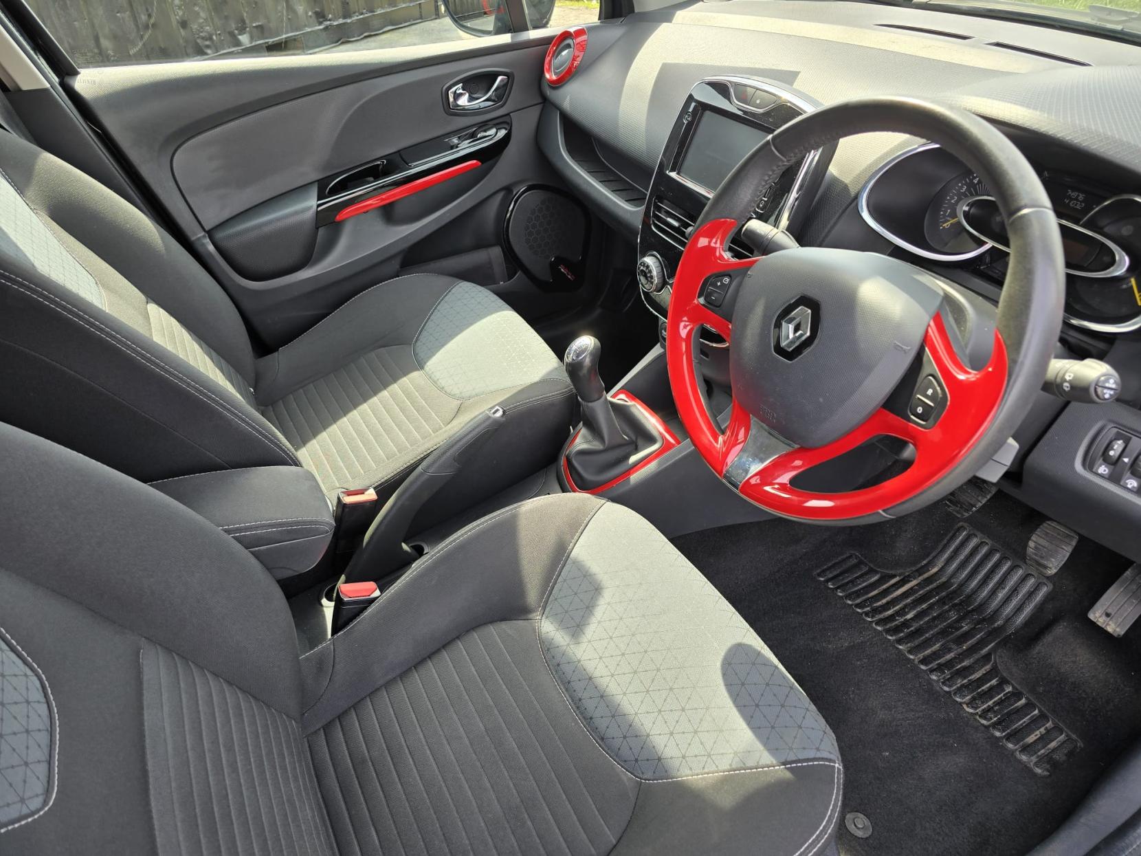 Renault Clio 0.9 TCe Dynamique S MediaNav Hatchback 5dr Petrol Manual Euro 5 (s/s) (90 ps)