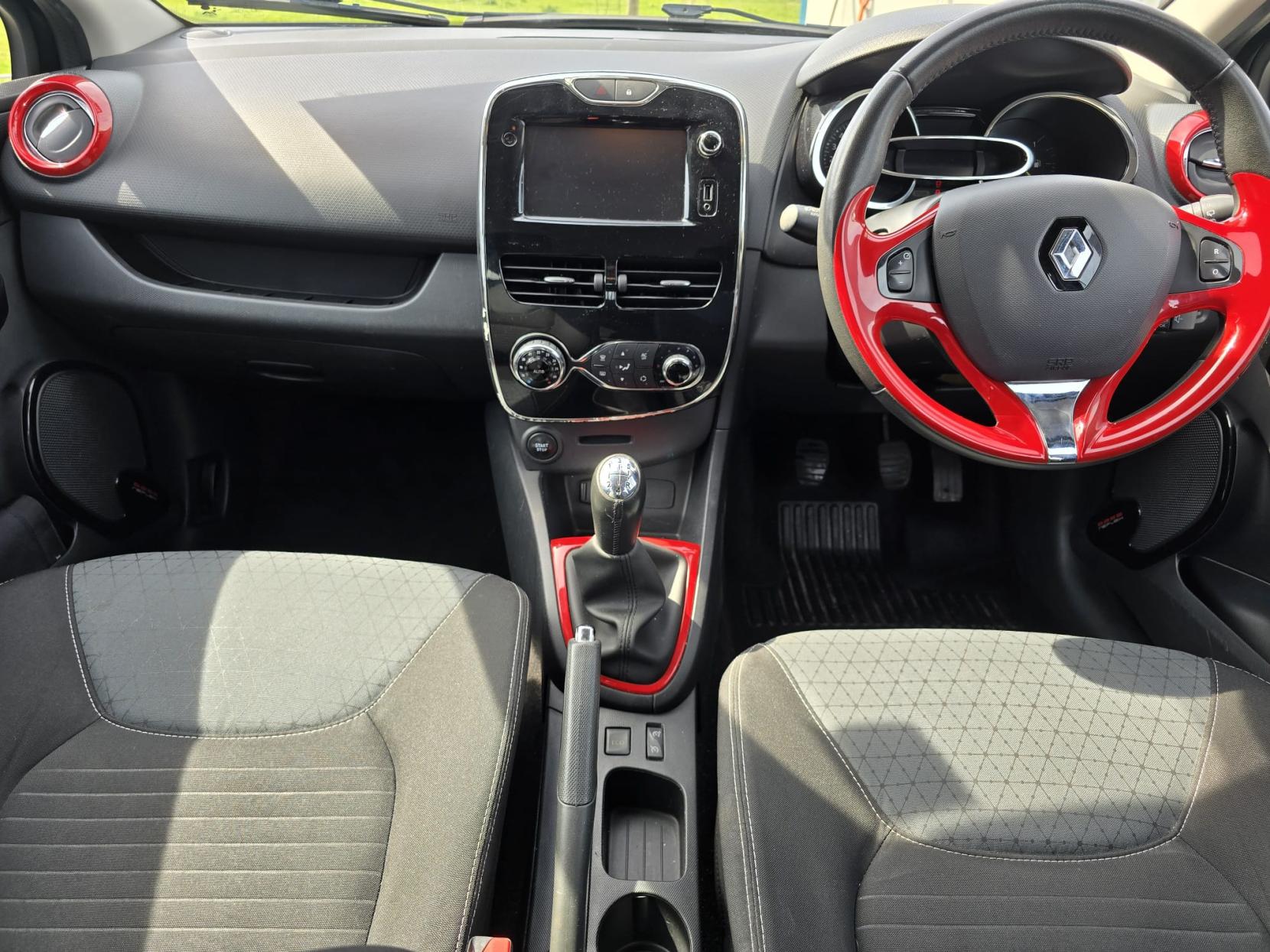 Renault Clio 0.9 TCe Dynamique S MediaNav Hatchback 5dr Petrol Manual Euro 5 (s/s) (90 ps)