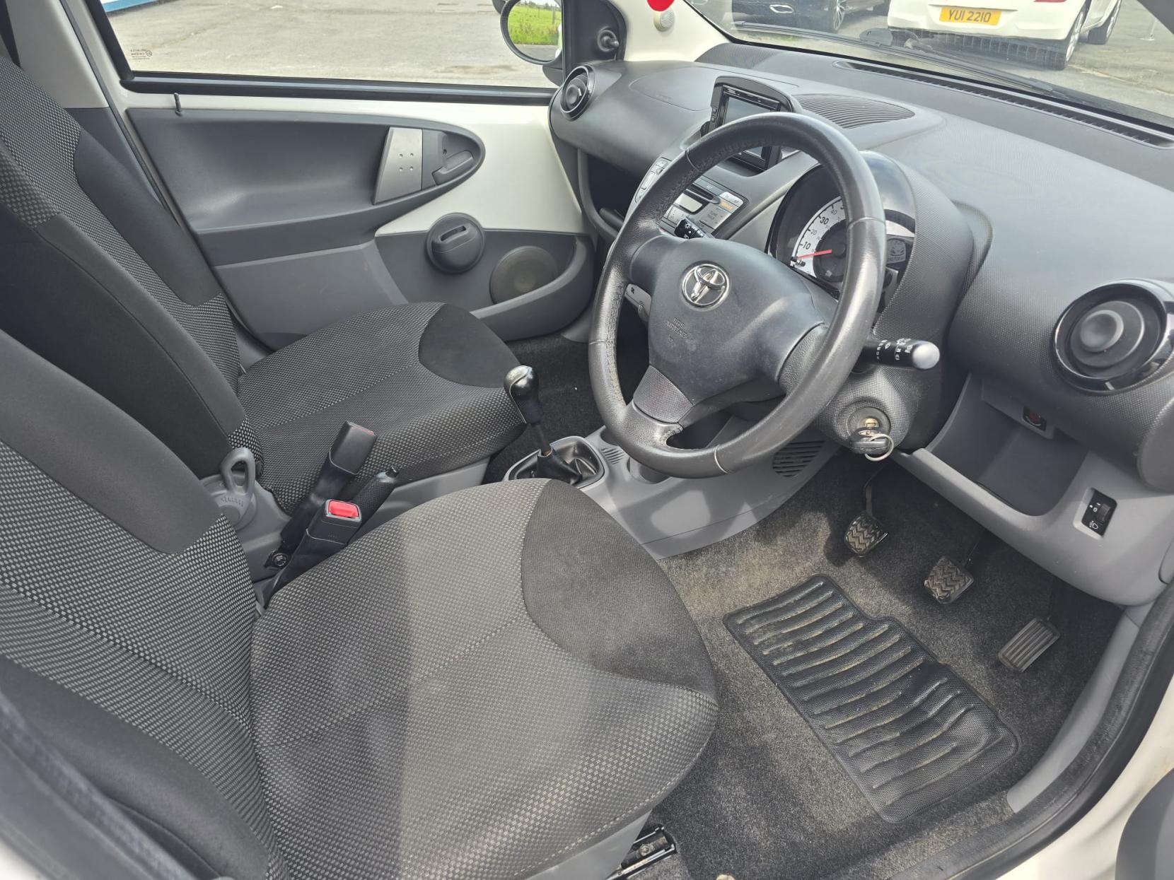 Toyota AYGO 1.0 VVT-i Go Hatchback 5dr Petrol Manual Euro 5 (67 ps)