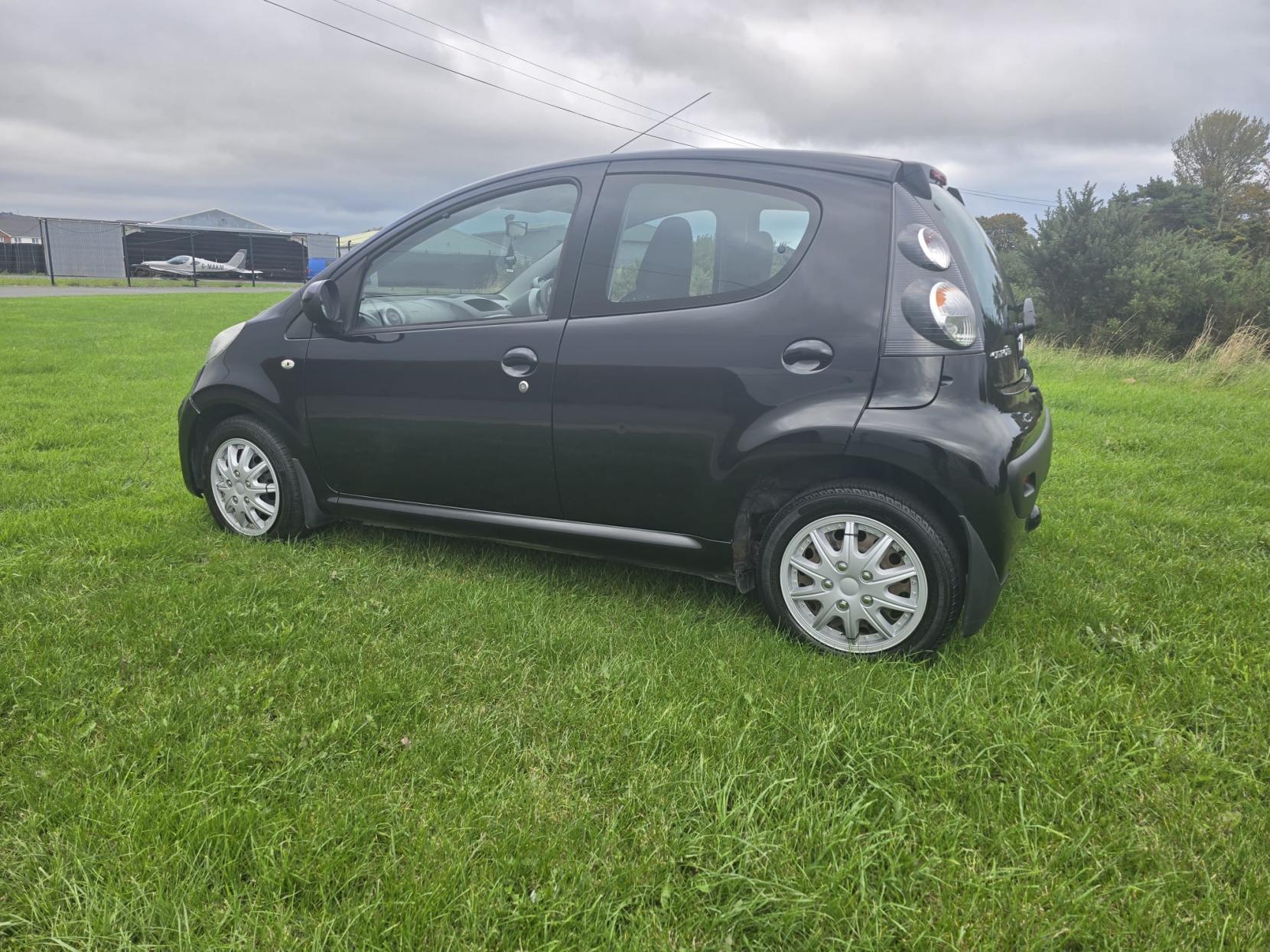 Citroen C1 1.0i VTR Hatchback 5dr Petrol Manual Euro 5 (68 ps)